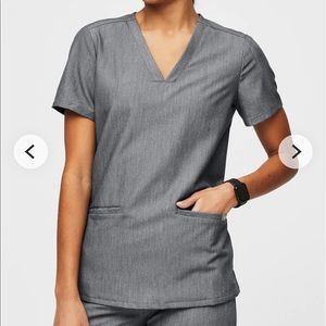 NWT FIGS Casma Top Small